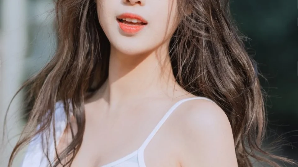 菠萝TV、每日吃瓜大聚集赛学生校园、影视传媒：转场与字幕视频观看｜r星必出精品封面